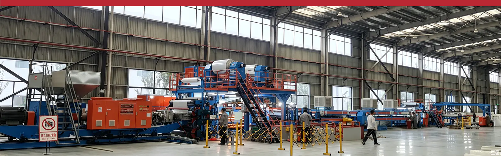 Tipe Ekstrusi Nol Air Menyerap A2 Logam Tidak Mudah Terbakar (Aluminium） Lini Produksi Panel Komposit